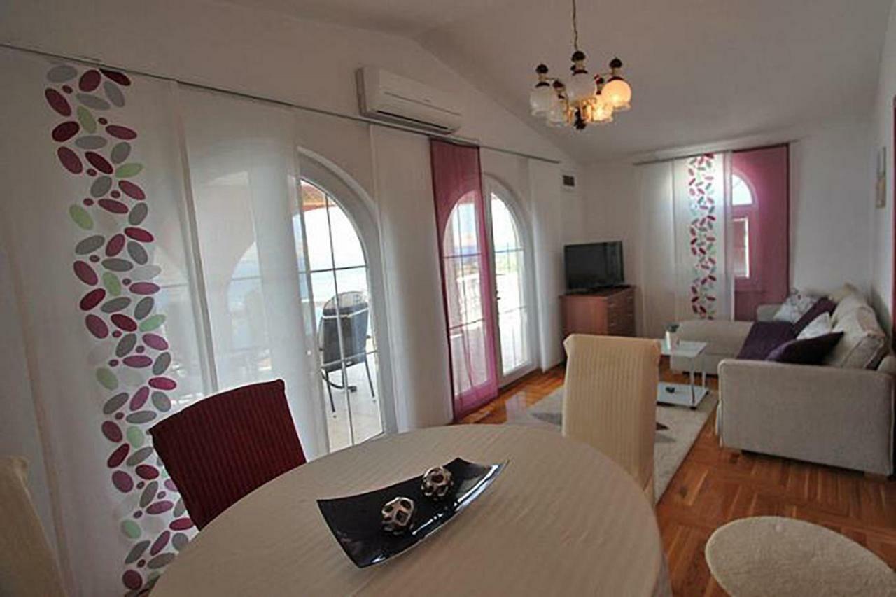 Villa Lilly Cesarica Exteriör bild